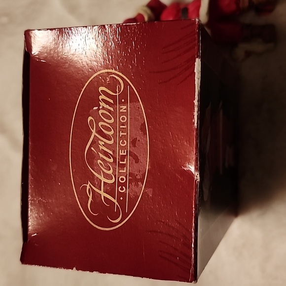 HEIRLOOM COLLECTION CARLTON CARDS JOLLY OLD SAINT NICK - Picture 6 of 12